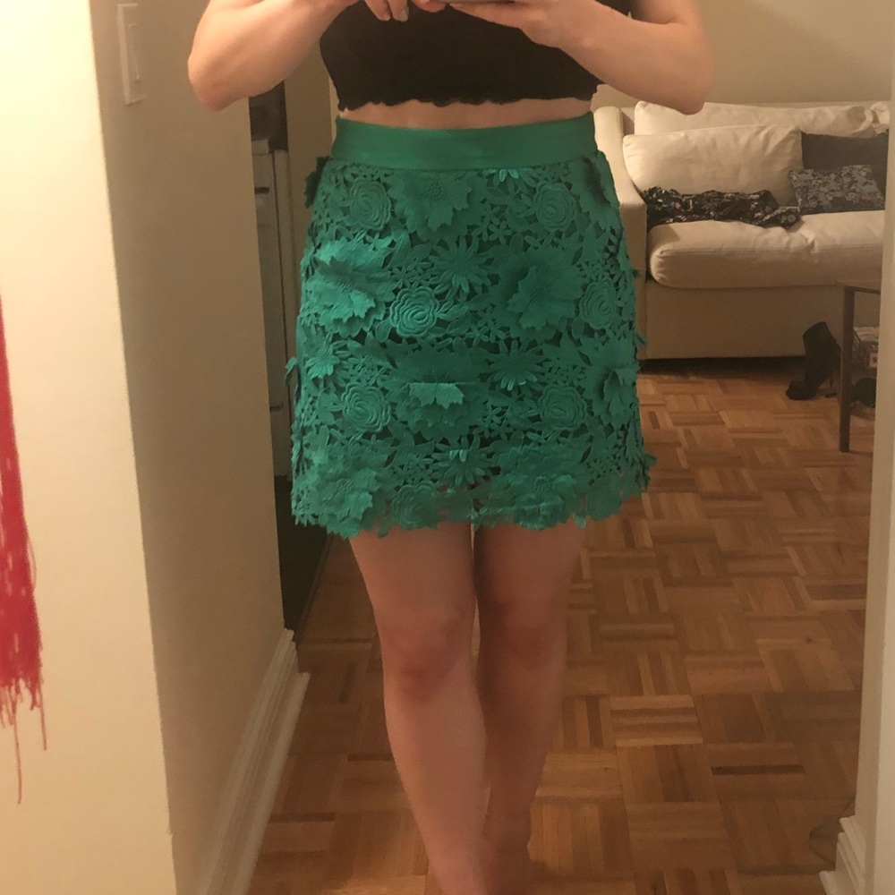 Milly mini skirt silk flower green Sz 4 Like new